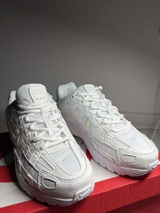 Жіночі кросівки Nike p-6000