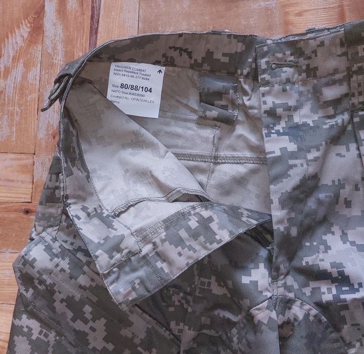 Куртка, китель та штани в кольорі піксель, Британія