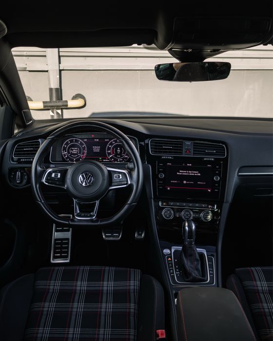 VW Golf GTI 2.0 TSi DSG - 230 Cvs- FULL Extras