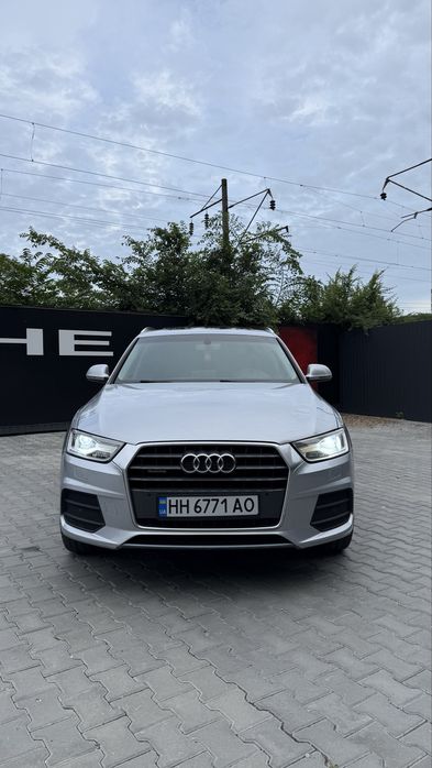 Продам Audi Q3 quattro (автомат !)