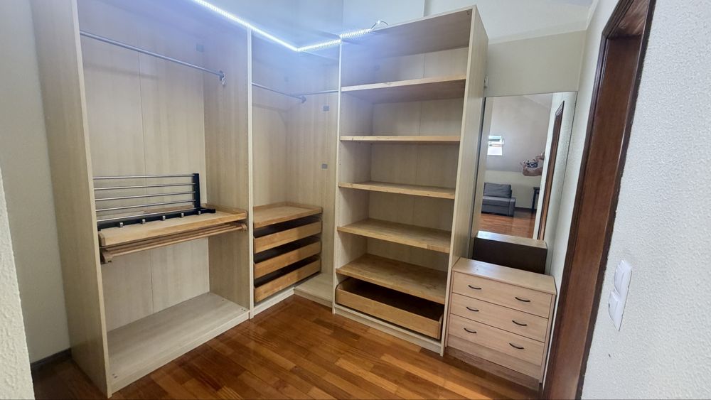 Aluguer T1/2 apart com 145 m2 , vista de Mar