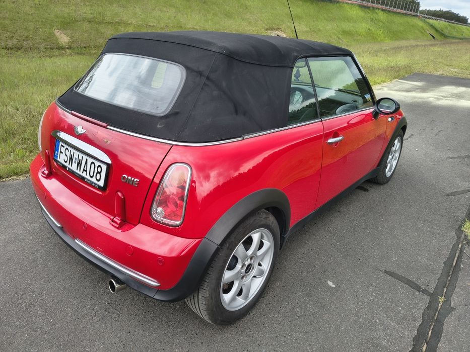 Mini One Cabrio.