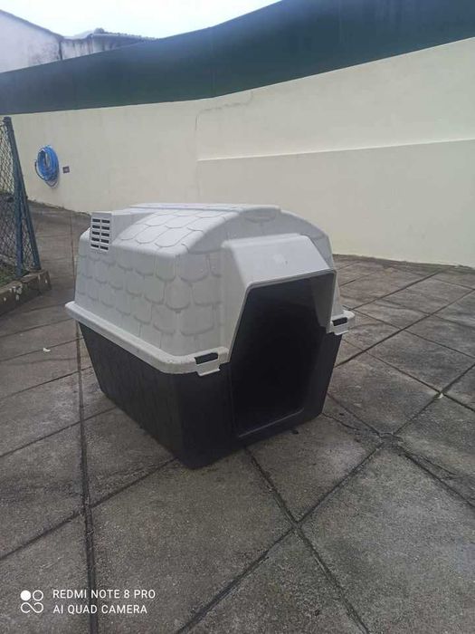 Casa para cão e comedouro