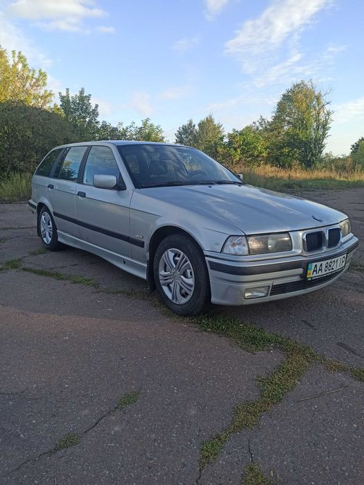 До вашої уваги BMW 318I газ-бензин