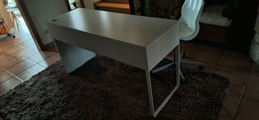 Secretária com cadeira