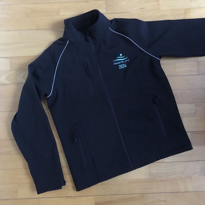 Czarny softshell