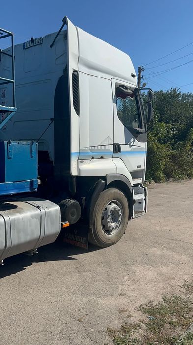 Продам грузовик рено в комплекте с полуприцепом,в отличном состоянии.