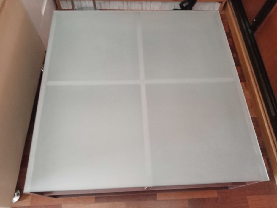 Mesa de centro, com vidro fosco