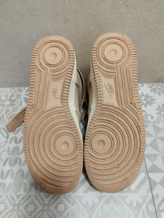 Nike air air fotce 1 za kostkę w kolorze beżowym