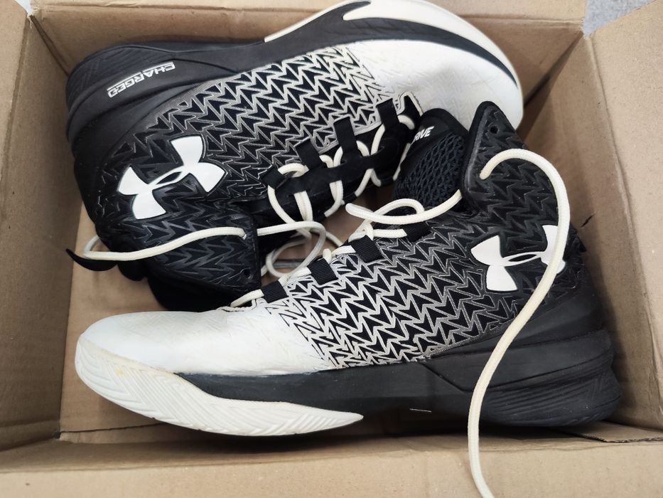 UNDER ARMOUR CLUTCHFIT DRIVE 3 - Баскетбольні кросівки