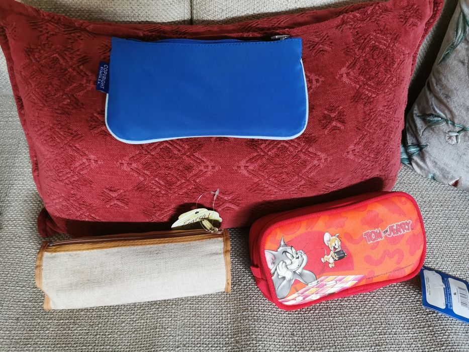 Estojos novos com etiqueta