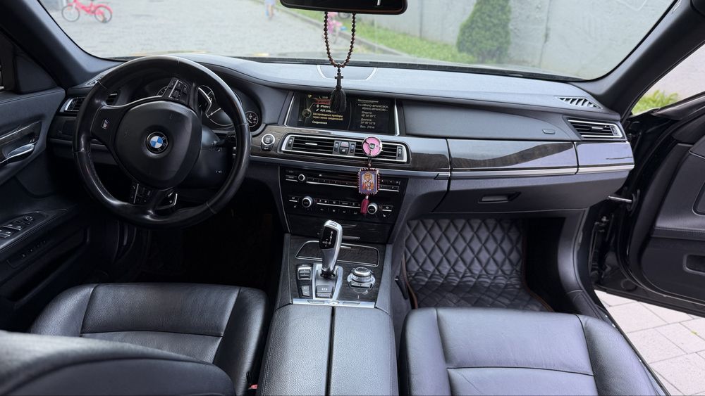 Продам BMW 740Li