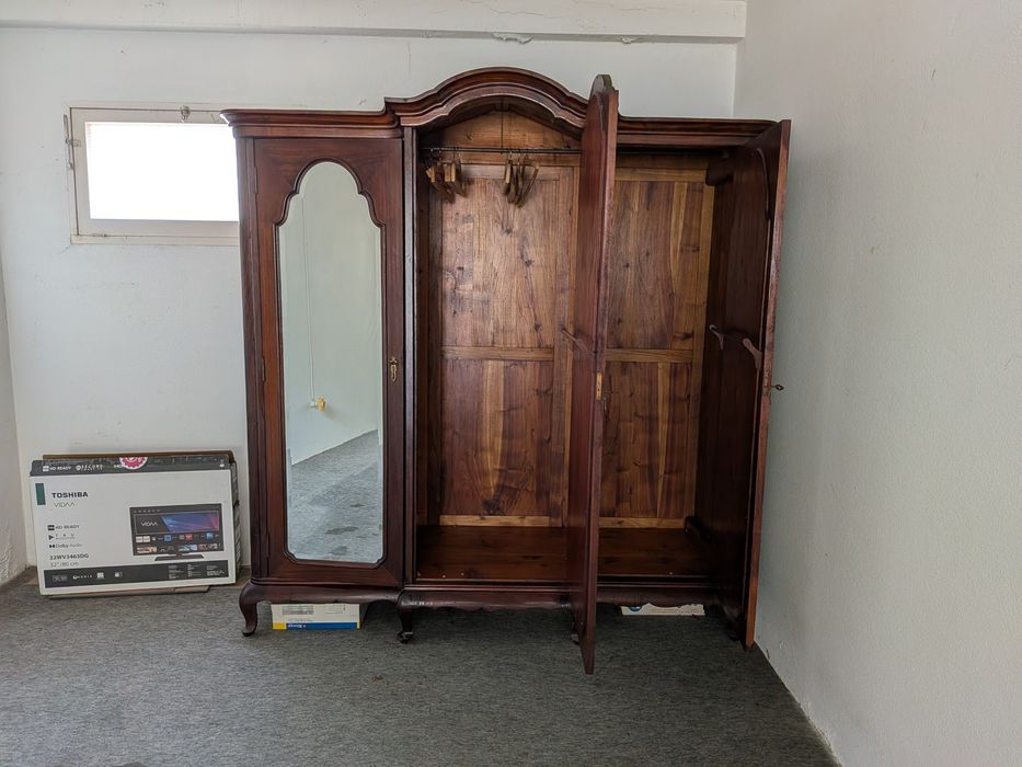 Roupeiro antigo madeira