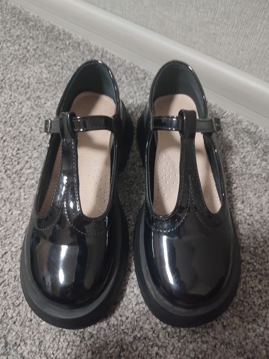 Продам туфельки для дівчинки