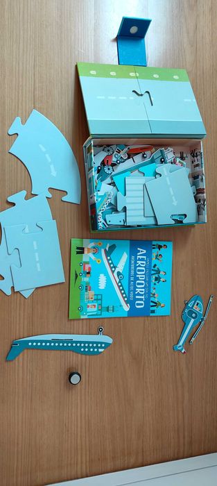 Jogo / puzzle Aeroporto e aviões para montar em cartão