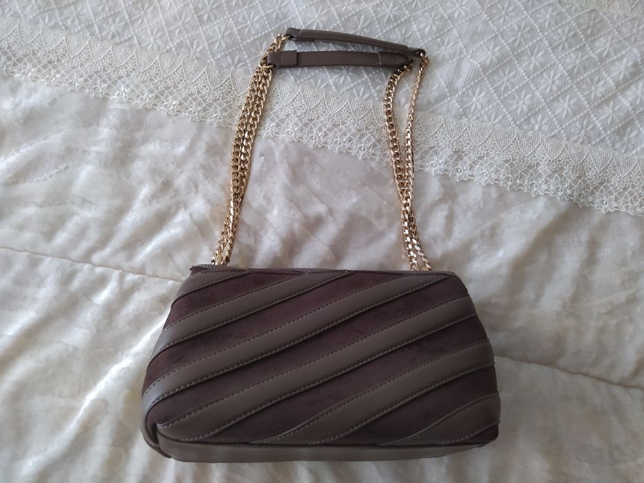 Bolsa bege muito elegante