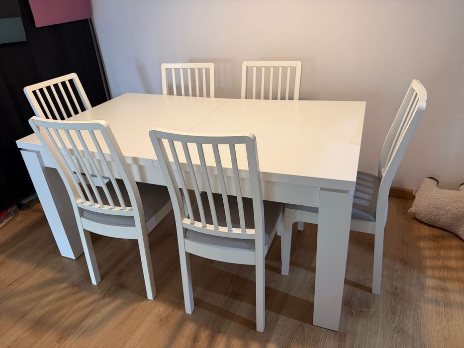 Mesa de jantar extensível + 8 cadeiras