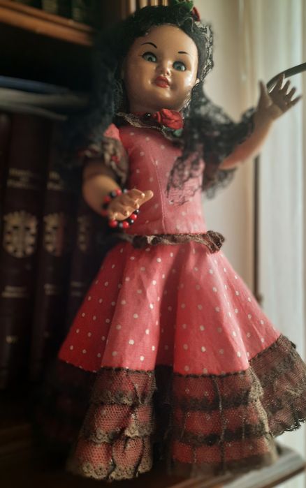 Boneca sevilhana antiga em celuloide.