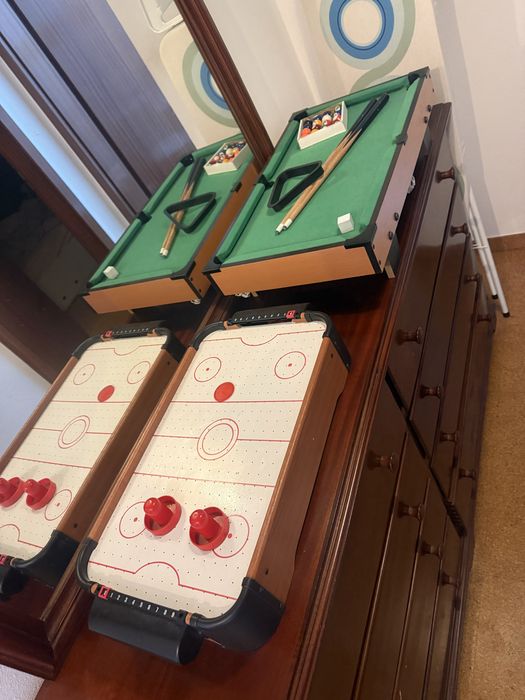 Jogo de mini sinuca e mini air hockey