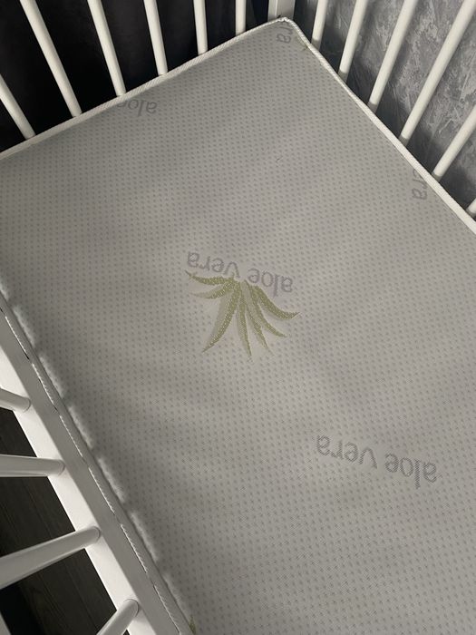 Дитяче  ліжечко з маятником та матрасом