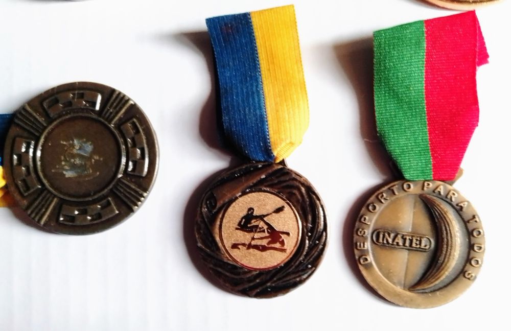Medalhas antigas desportivas e outras.