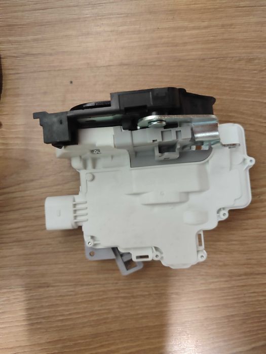 fechadura para porta dee audi