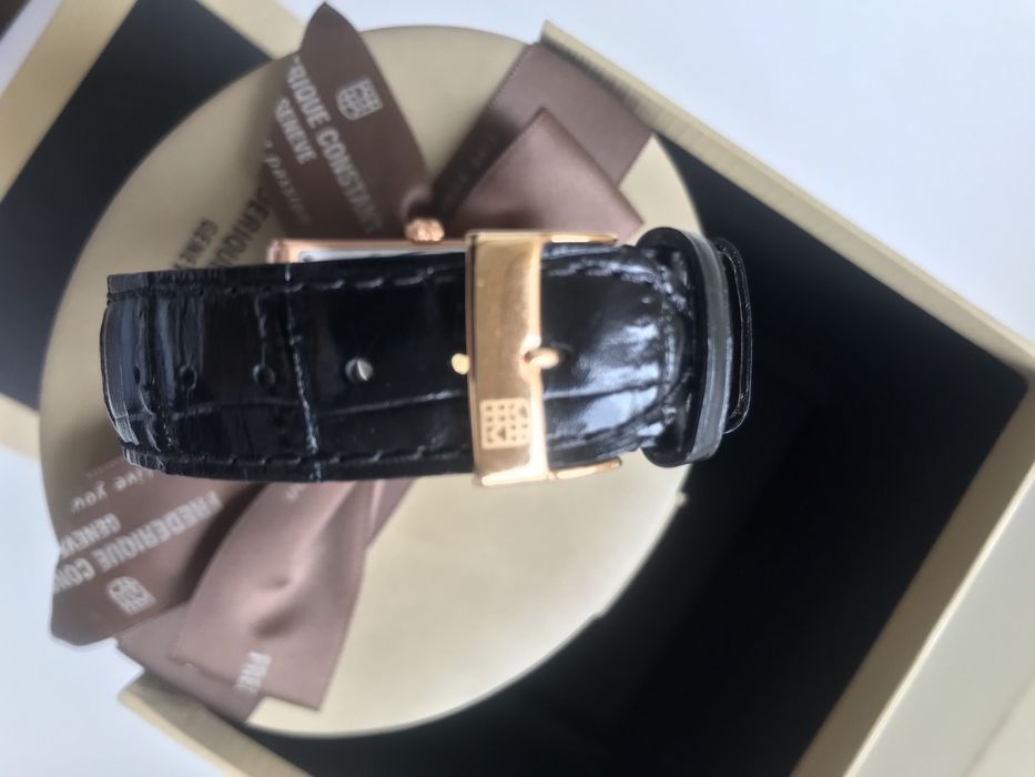 Часы Frederique constant