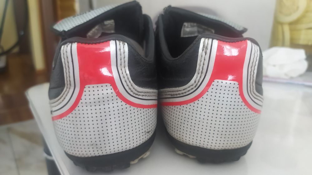 Спортивне взуття