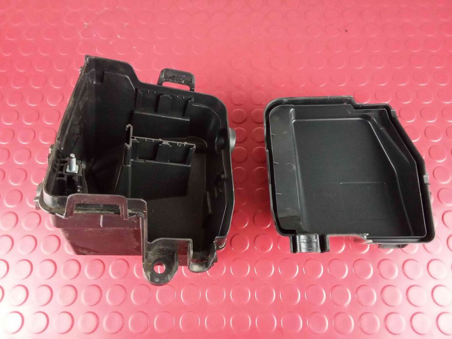 Caixa de Fusíveis 243809584R - RENAULT CAPTUR I
