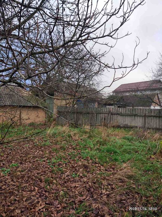 Продам 23 сот. с.Забір´я 2-га лінія від озера, всі комунікації ,  хата
