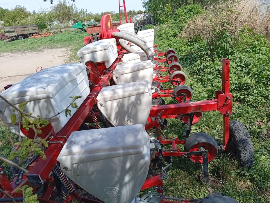 Продам сівалку СУ 8 СТ в відмінному стані , як нова з транспортним і сигналізацією