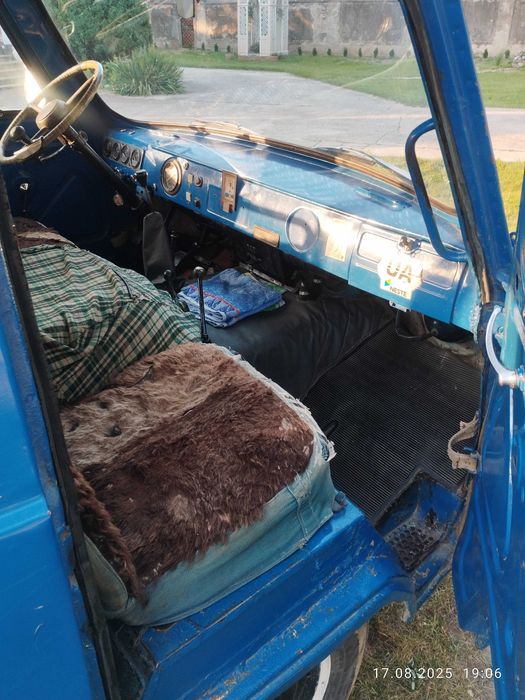 Автомобіль УАЗ 452Д