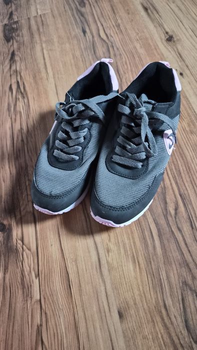 Buty sportowe  adidaski r. 34. Nie używane