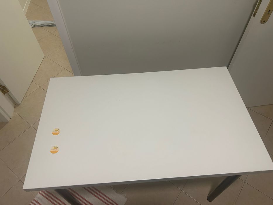 Secretaria/ Mesa para escritório em bom estado