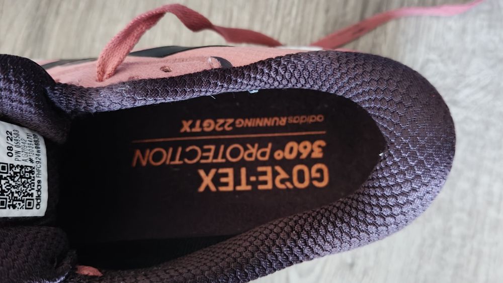Adidas running 22GTX