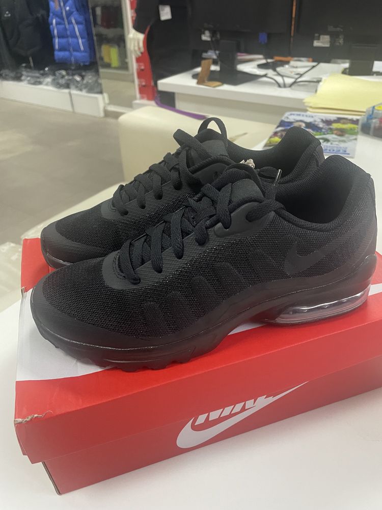 Adidas air max invigor sales