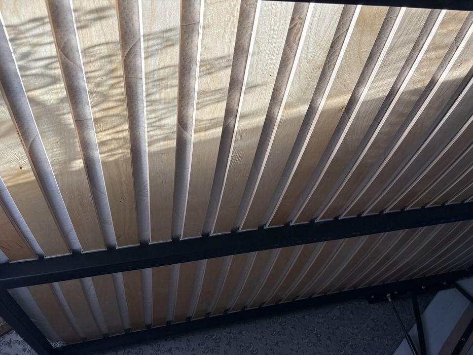 Łóżko sypialniane