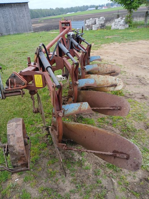 Pług czteroskibowy overum C487 hydrauliczny