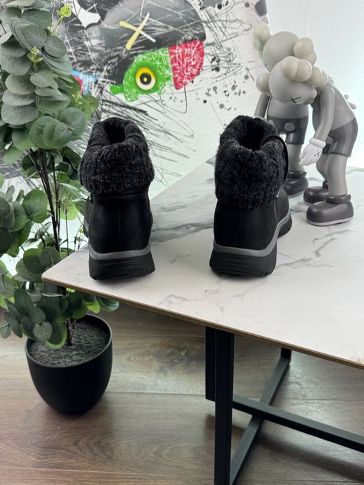 Зимові ботінки Skechers Slip Ins 38 розмір Е16043