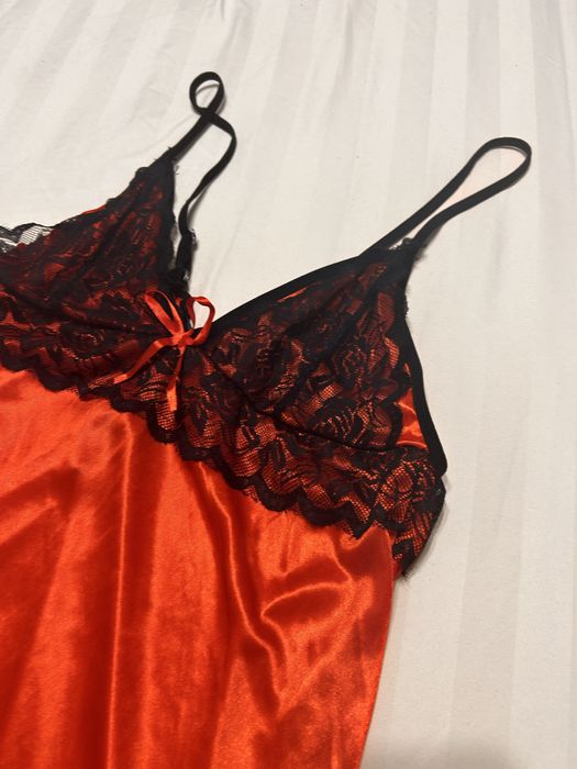 Сексуальний червоний пеньюар