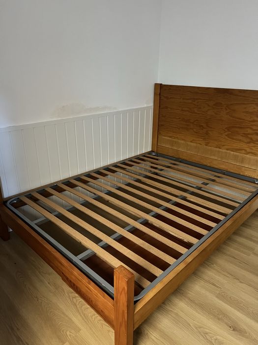 Cama de madeira maciça