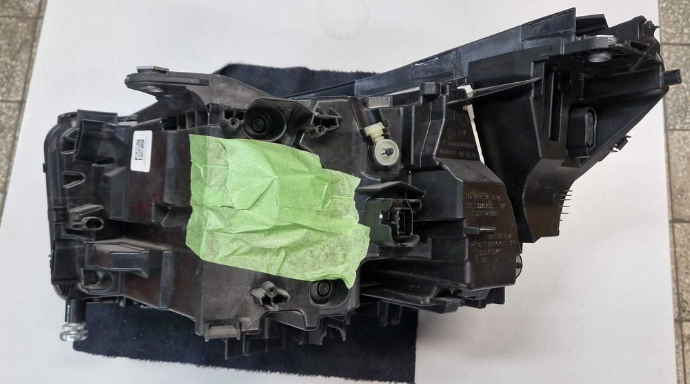 BMW G60 Reflektor prawy laser 5A798D2 lampa oryginał lekko uszkodzony