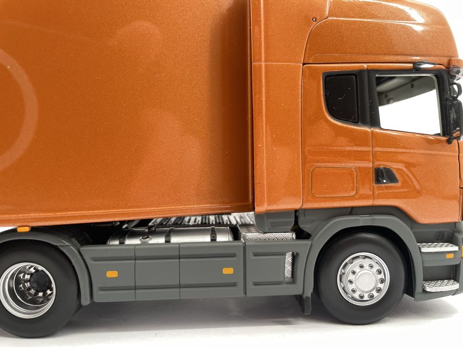 Minichamps .1/43  SCANIA R470 с полуприцепом.Штора.Фура.