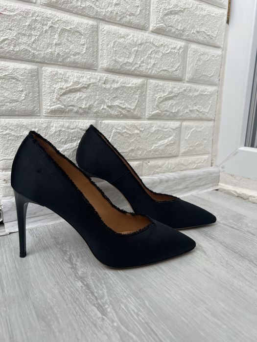 Дуже красиві туфлі на підборах