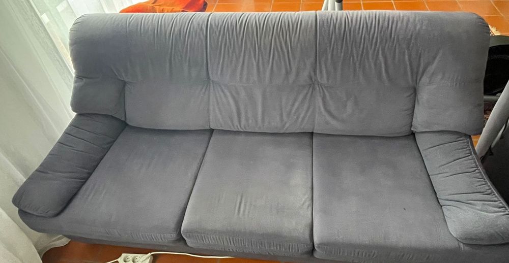 Sofás usados - azuis em pele de Alcântara