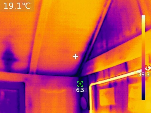 Wdmuchiwanie izolacji wełna celuloza ocieplenie poddasza termowizja