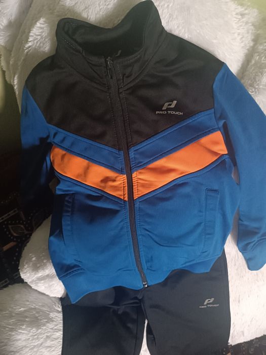 Продам фірмовий костюм 116 р