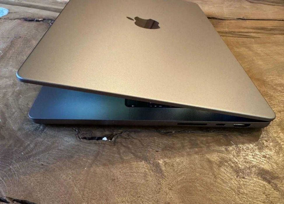 MacBook Pro 14 M1 Max/64 GB/2 TB SSD/32c