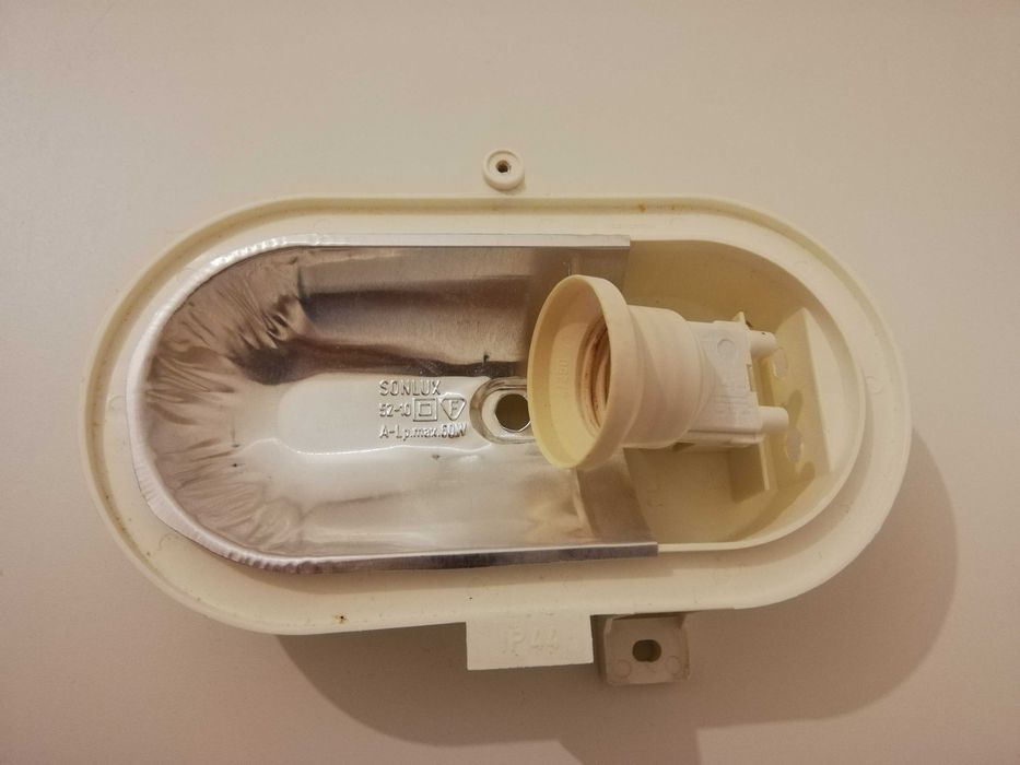 Aplique Olho de Boi Oval com Grelha de Plástico