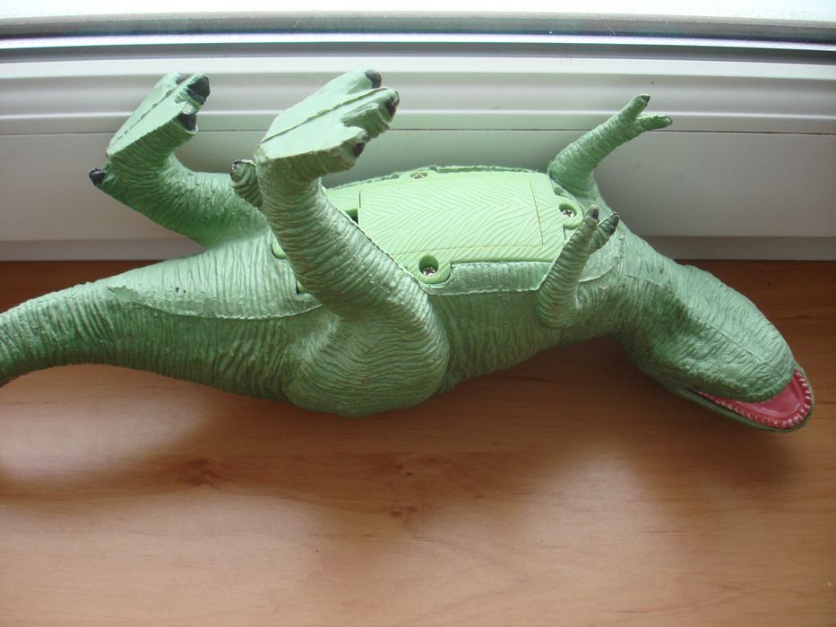 dinozaur ryczący